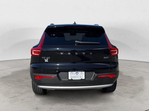 Onyx Black Metallic 2023 Volvo XC40 B5 Plus Bright Theme