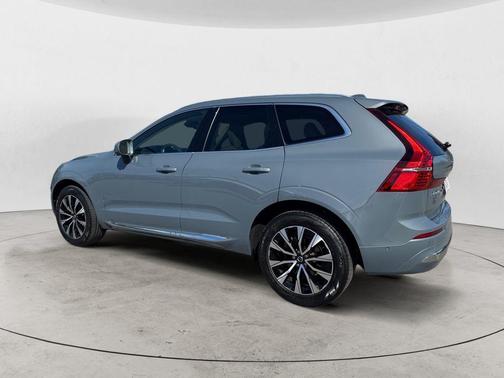Gray Metallic 2023 Volvo XC60 B5 Plus Bright Theme