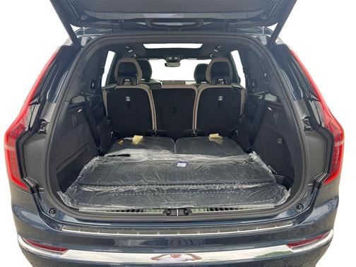 2025 Volvo XC90 B6 Core