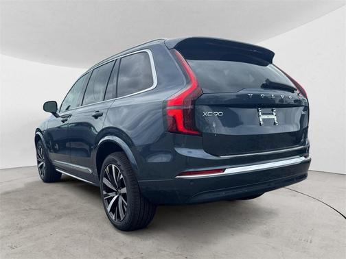 2025 Volvo XC90 B6 Core