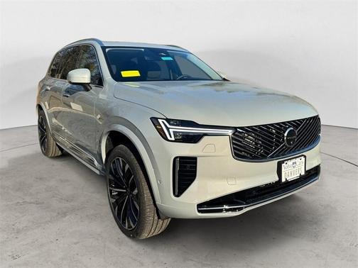 2025 Volvo XC90 B5 Plus 7-Seater