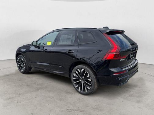 Onyx Black 2026 Volvo XC60 B5 Ultra