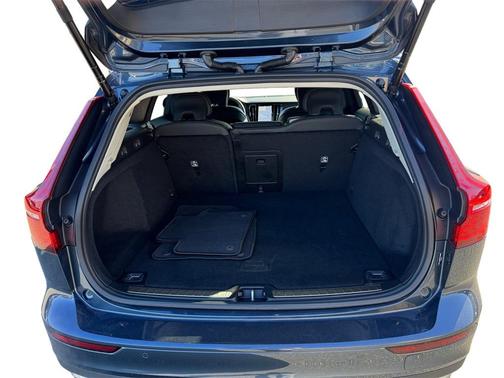 2025 Volvo V60 Cross Country B5 Plus