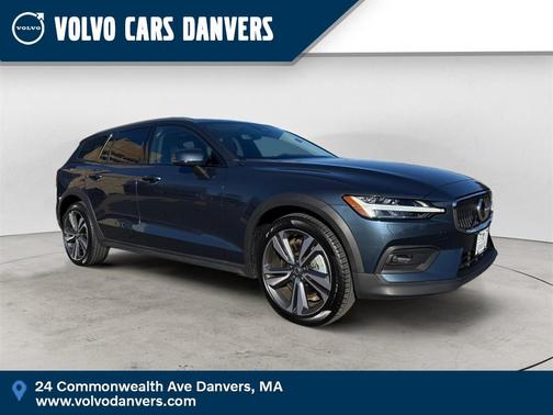 2025 Volvo V60 Cross Country B5 Plus