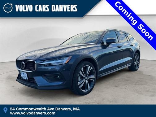 2025 Volvo V60 Cross Country B5 Plus