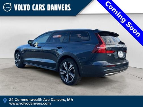 2025 Volvo V60 Cross Country B5 Plus