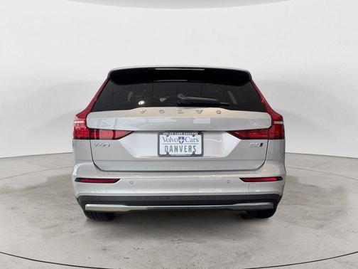 2025 Volvo V60 Cross Country B5 Plus