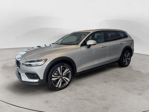 2025 Volvo V60 Cross Country B5 Plus