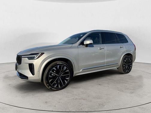 2025 Volvo XC90 B5 Plus