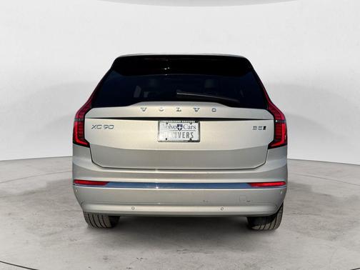 2025 Volvo XC90 B5 Plus