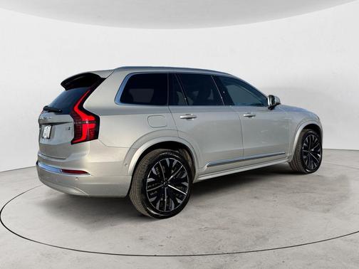 2025 Volvo XC90 B5 Plus