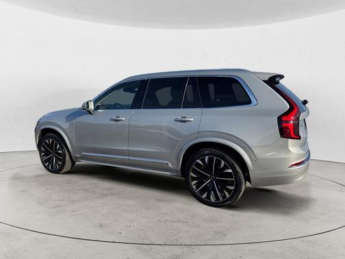 2025 Volvo XC90 B5 Plus