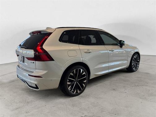 2026 Volvo XC60 B5 Ultra