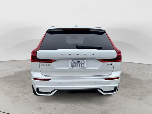 Crystal White 2026 Volvo XC60 B5 Ultra