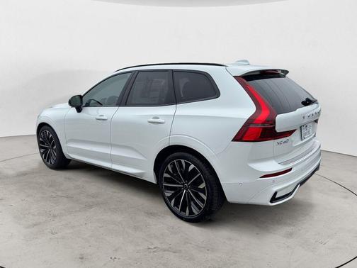 Crystal White 2026 Volvo XC60 B5 Ultra