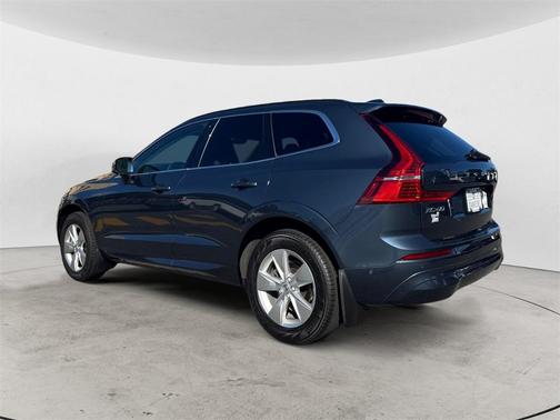 2022 Volvo XC60 B5 Momentum