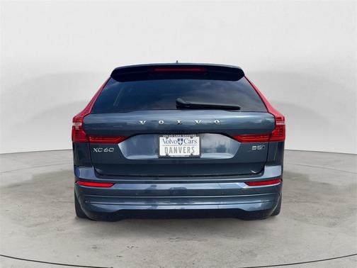 2022 Volvo XC60 B5 Momentum