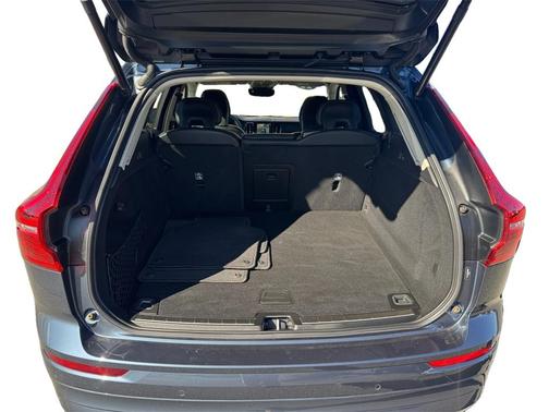 2022 Volvo XC60 B5 Momentum