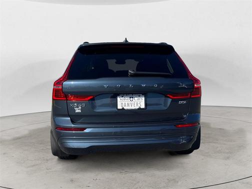 2022 Volvo XC60 B5 Momentum