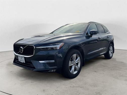2022 Volvo XC60 B5 Momentum