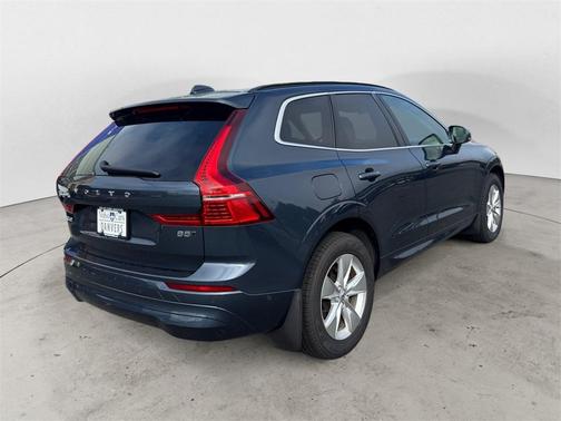 2022 Volvo XC60 B5 Momentum