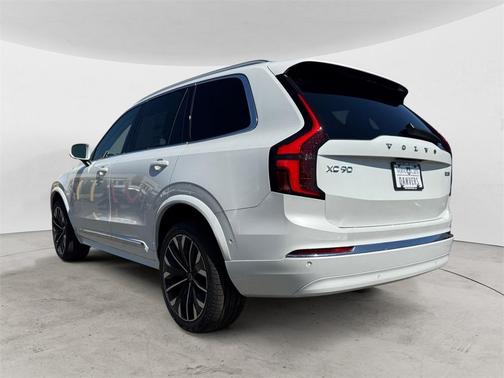 2025 Volvo XC90 B5 Plus 7-Seater