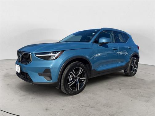 2025 Volvo XC40 B5 Core Bright Theme