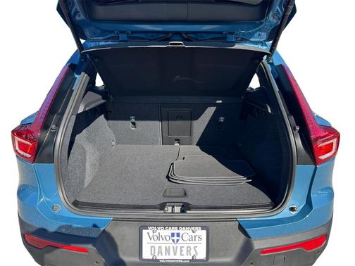 2025 Volvo XC40 B5 Core Bright Theme
