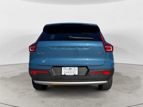 2025 Volvo XC40 B5 Core Bright Theme