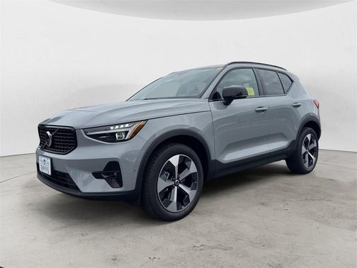 2026 Volvo XC40 B5 Plus