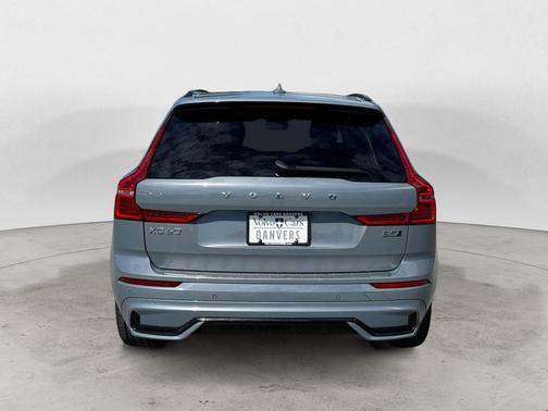 Thunder Gray Metallic 2024 Volvo XC60 B5 Plus Dark Theme