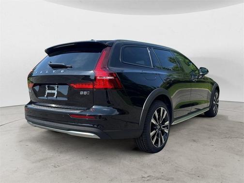 2026 Volvo V60 Cross Country B5 Ultra