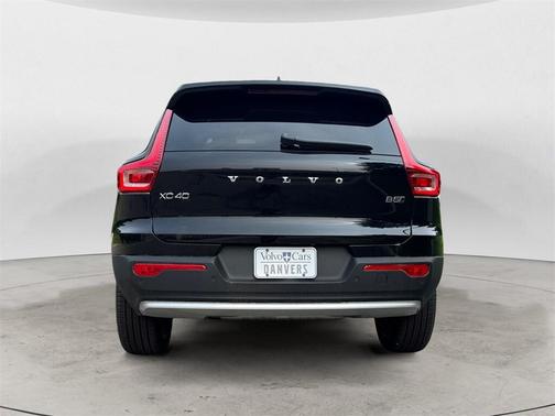 2025 Volvo XC40 B5 Ultra Bright Theme