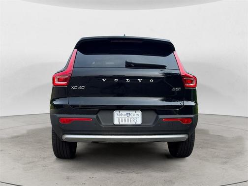 2025 Volvo XC40 B5 Ultra Bright Theme