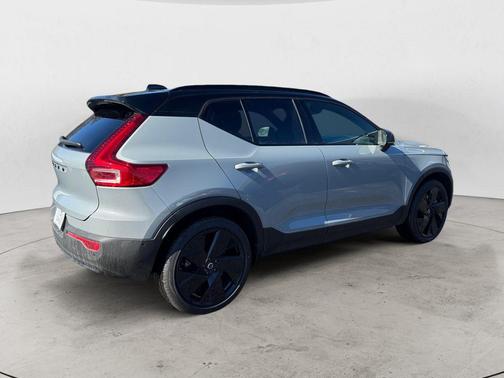 2026 Volvo EX40 Twin Motor Ultra Black Edition