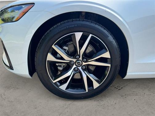 2025 Volvo S60 B5 Core