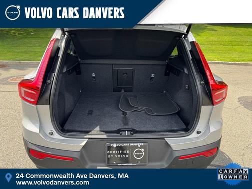 2025 Volvo XC40 B5 Plus Dark Theme