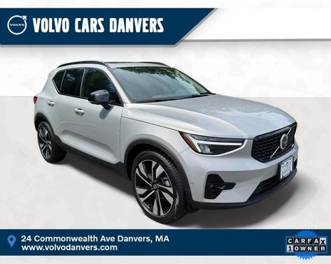 2025 Volvo XC40 B5 Plus Dark Theme