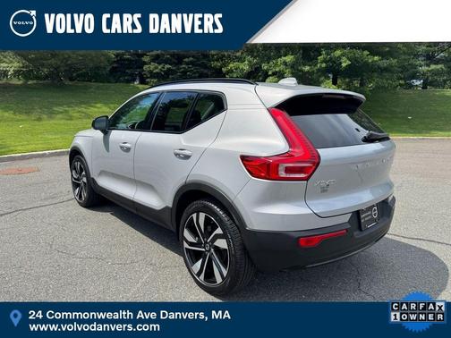 2025 Volvo XC40 B5 Plus Dark Theme