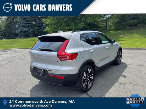 2025 Volvo XC40 B5 Plus Dark Theme