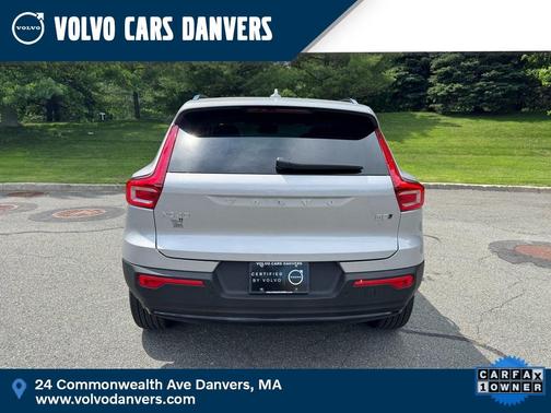 2025 Volvo XC40 B5 Plus Dark Theme