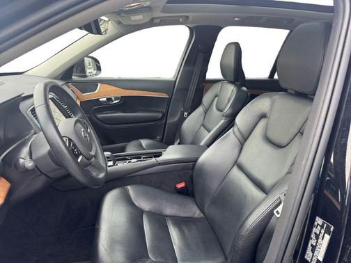 2023 Volvo XC90 B5 Plus