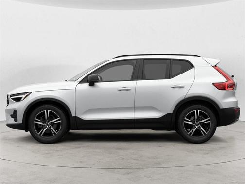 2026 Volvo XC40 B5 Core