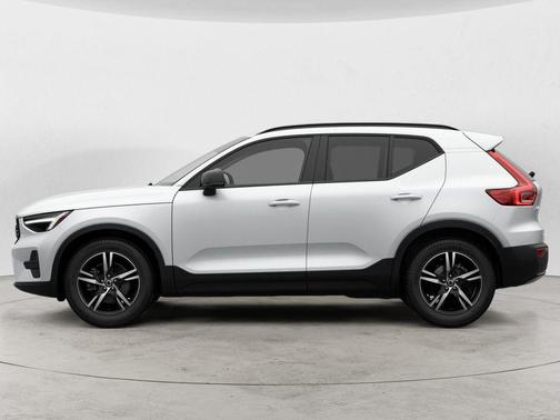 2026 Volvo XC40 B5 Core