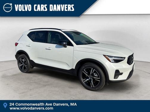 Crystal White 2026 Volvo XC40 B5 Core