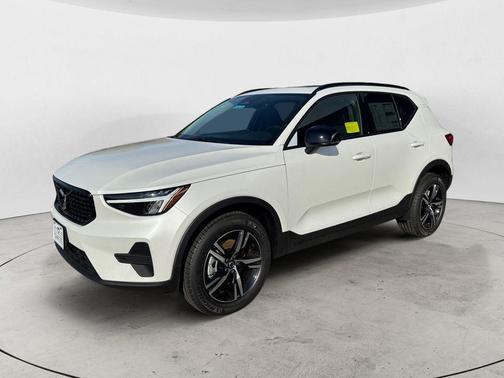 Crystal White 2026 Volvo XC40 B5 Core