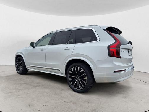 Crystal White 2026 Volvo XC90 B6 Plus 7-Seater