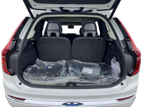 Crystal White 2026 Volvo XC90 B6 Plus 7-Seater