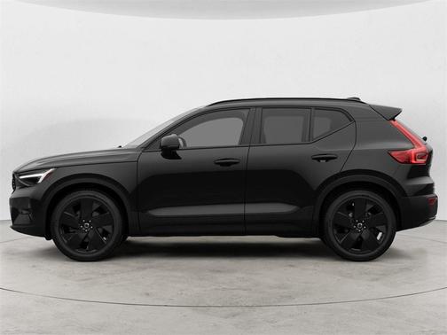 2026 Volvo XC40 B5 Ultra Black Edition
