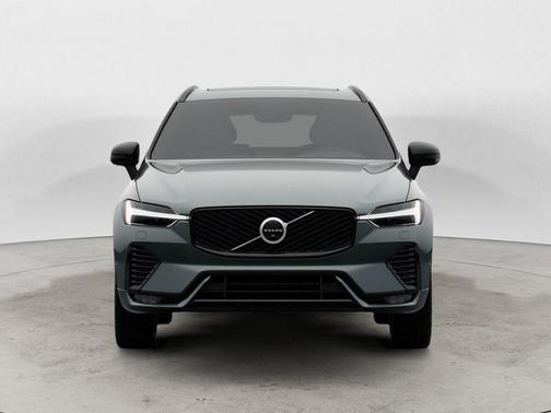 Forest Green 2027 Volvo XC60 PLUS